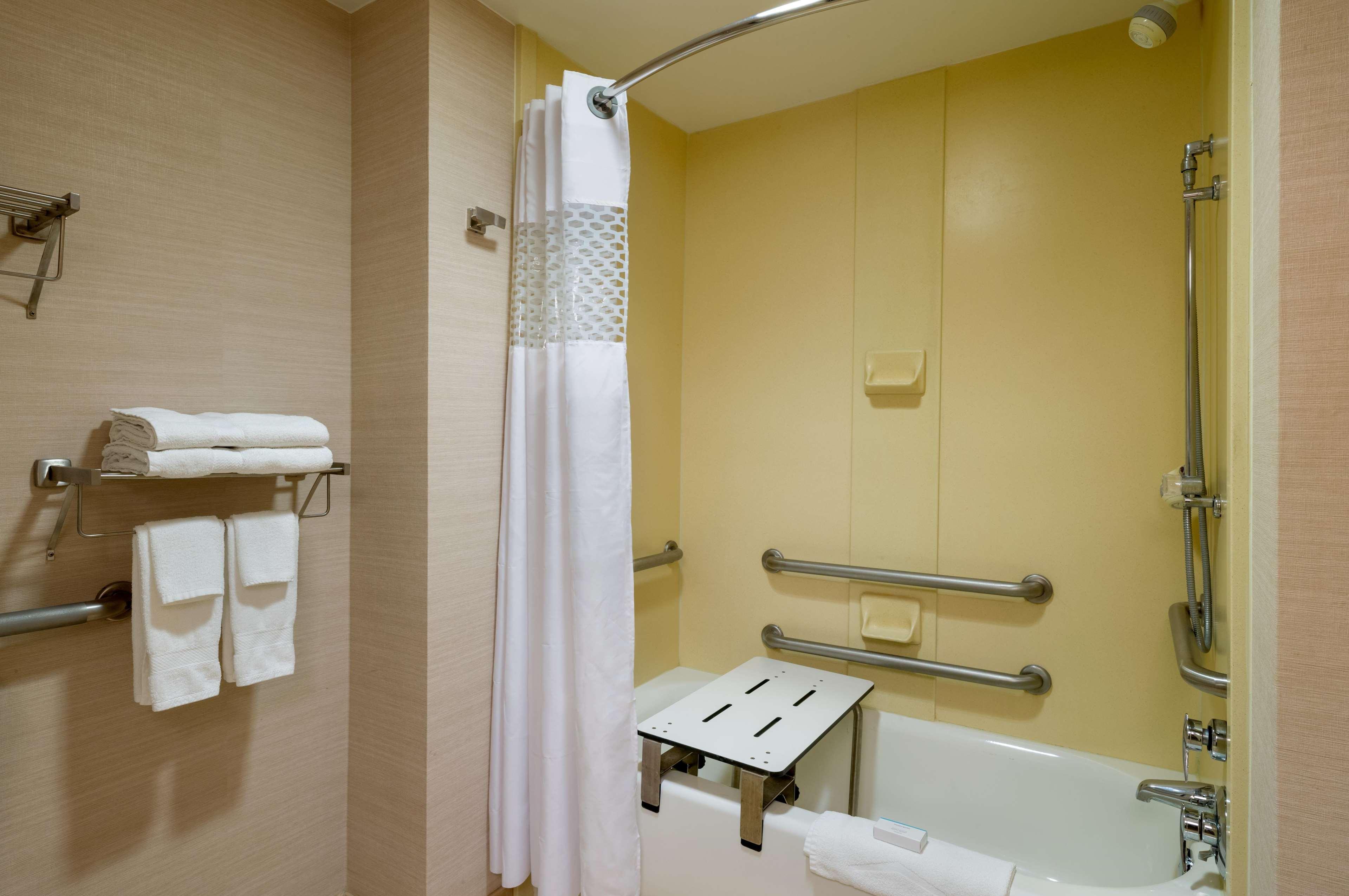 Hampton Inn & Suites State College At Williamsburg Square Εξωτερικό φωτογραφία