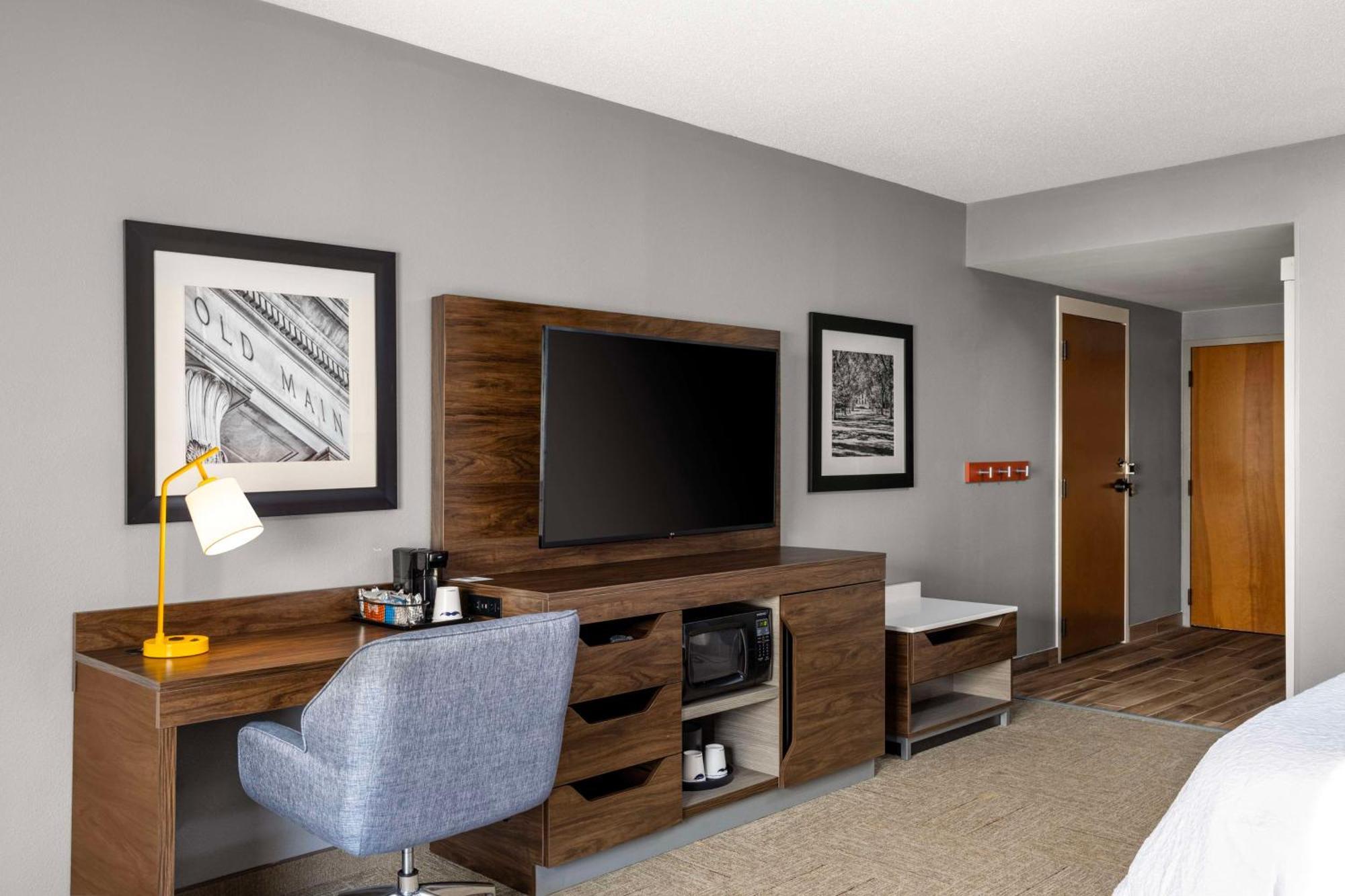 Hampton Inn & Suites State College At Williamsburg Square Εξωτερικό φωτογραφία