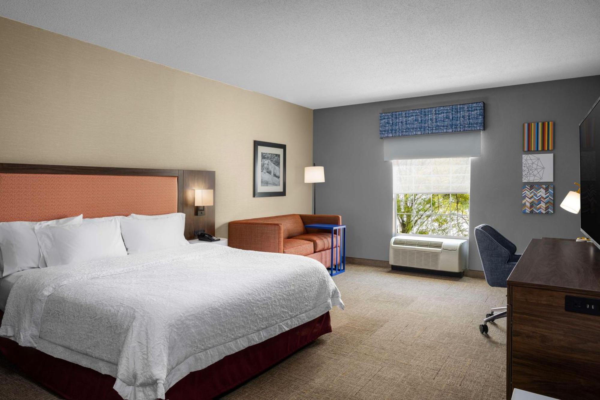 Hampton Inn & Suites State College At Williamsburg Square Εξωτερικό φωτογραφία