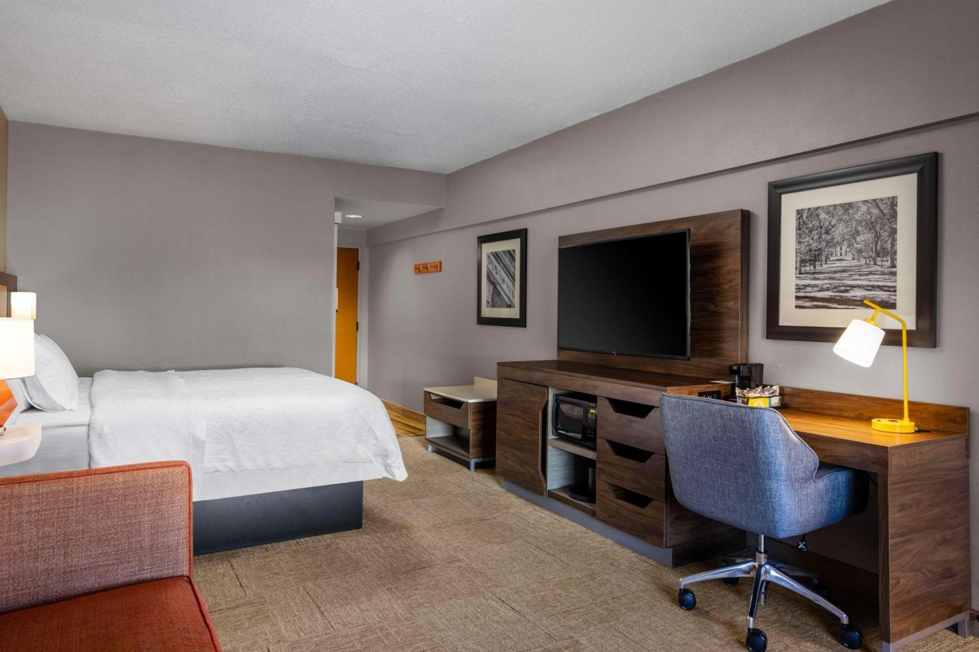 Hampton Inn & Suites State College At Williamsburg Square Εξωτερικό φωτογραφία