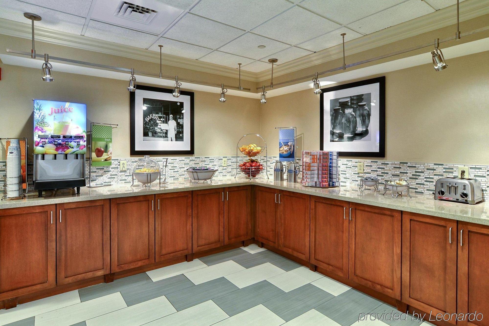 Hampton Inn & Suites State College At Williamsburg Square Εξωτερικό φωτογραφία