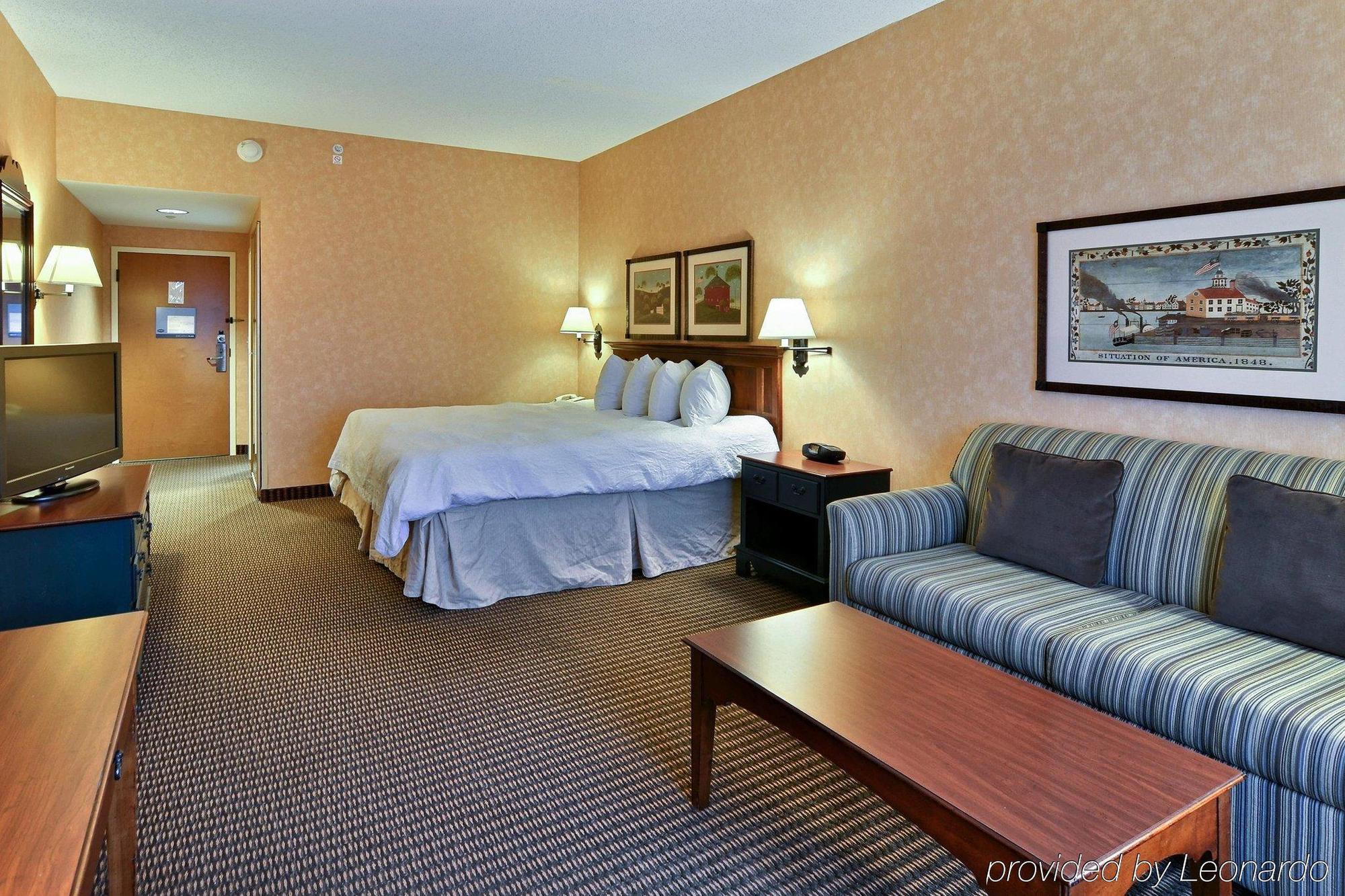 Hampton Inn & Suites State College At Williamsburg Square Εξωτερικό φωτογραφία