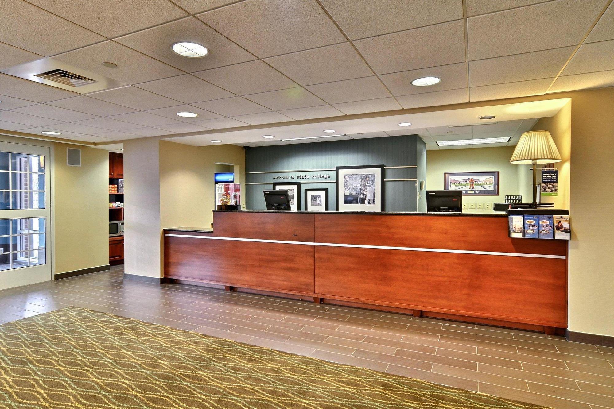Hampton Inn & Suites State College At Williamsburg Square Εξωτερικό φωτογραφία
