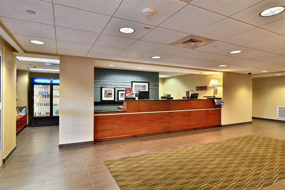 Hampton Inn & Suites State College At Williamsburg Square Εξωτερικό φωτογραφία