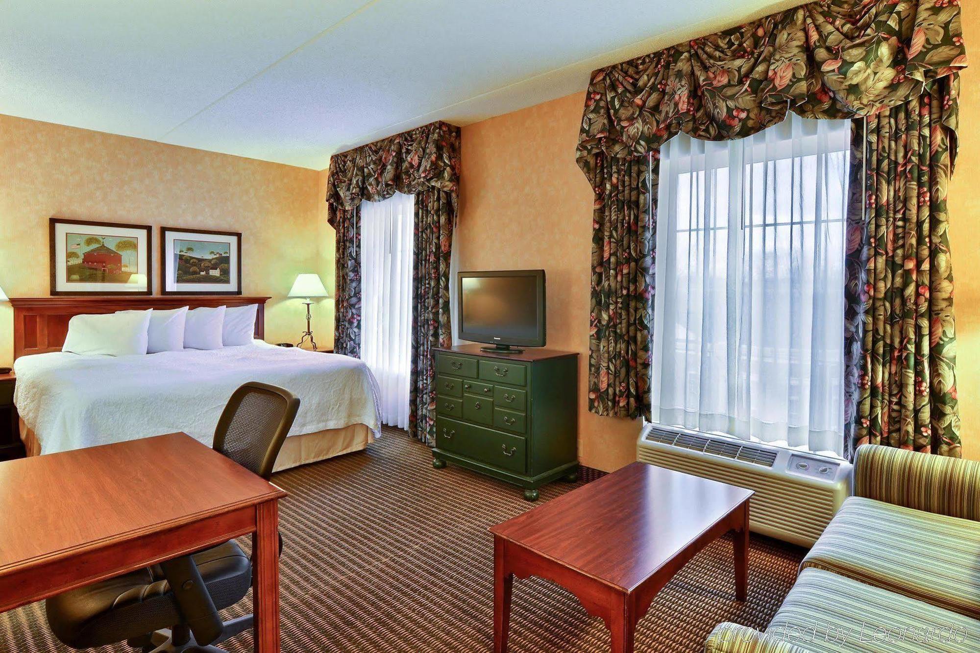 Hampton Inn & Suites State College At Williamsburg Square Εξωτερικό φωτογραφία