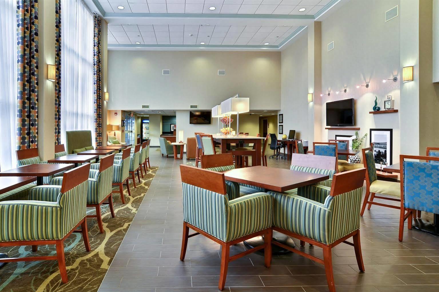 Hampton Inn & Suites State College At Williamsburg Square Εξωτερικό φωτογραφία