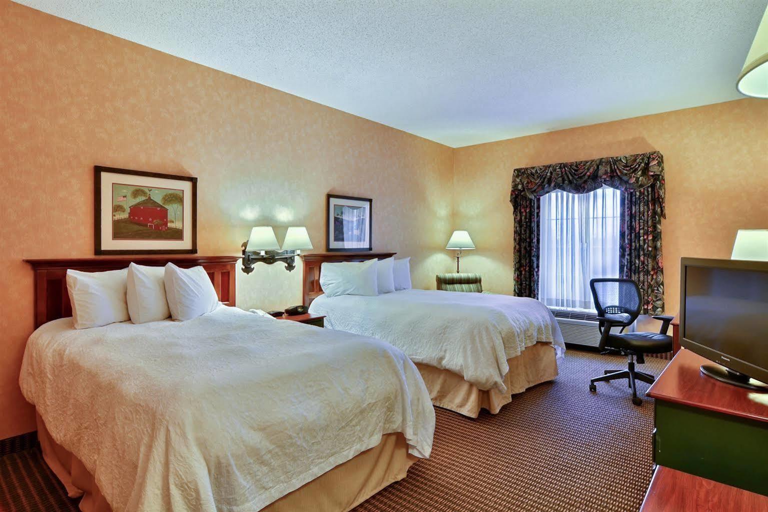 Hampton Inn & Suites State College At Williamsburg Square Εξωτερικό φωτογραφία