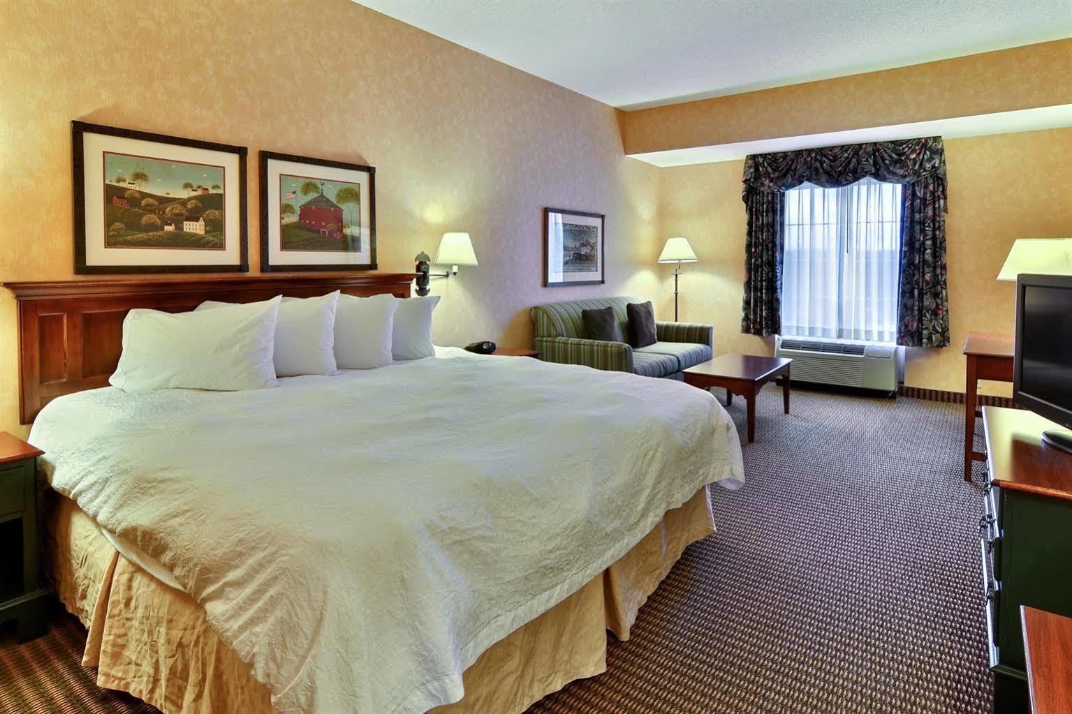 Hampton Inn & Suites State College At Williamsburg Square Εξωτερικό φωτογραφία